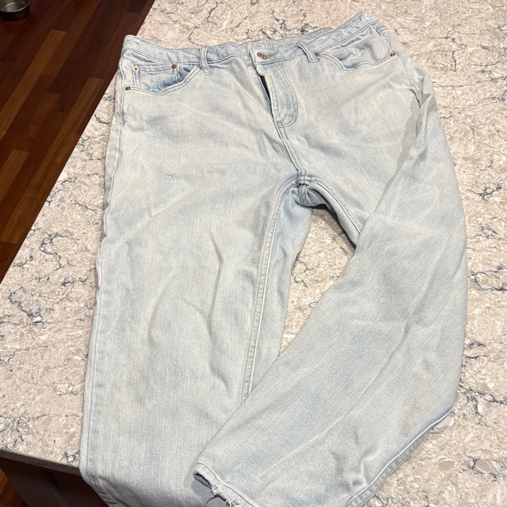 Women’s Light Wash Straight Jeans, loose fit, feels like sweatpants